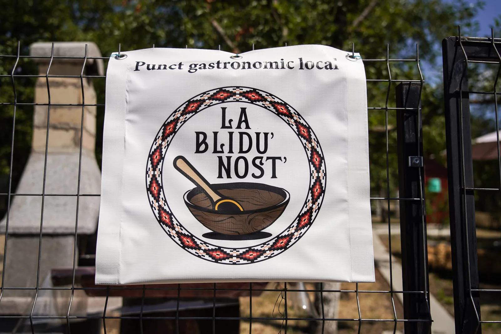 Semnul Punctului Gastronomic Local La Blidu’ Nost’